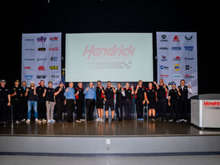 Rick Hendrick, Hendrick Motorsports honor eight teammates for 20 years of service | Images