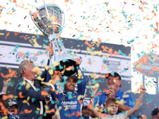 NASCAR Championship Race results: Kyle Larson wins Cup Series championship on two-tire pit stop