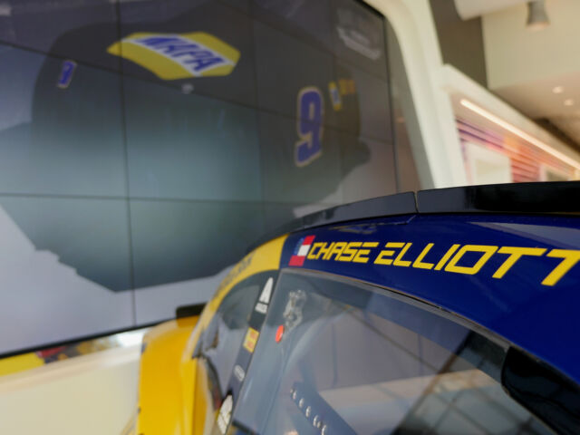 Elliott unveils throwback Darlington ride with a family history ...