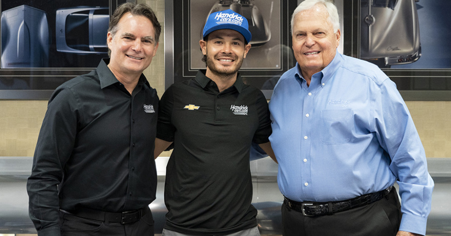 Kyle Larson and HendrickCars.com ink contract extensions | Hendrick  Motorsports